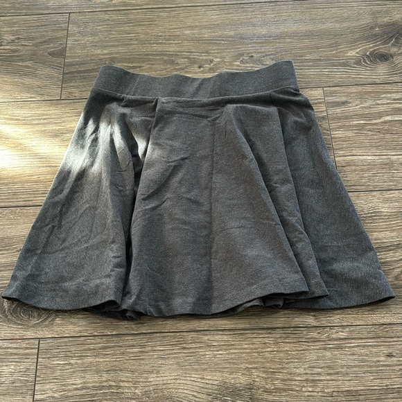 H&M Dresses & Skirts - SKATER SKIRT